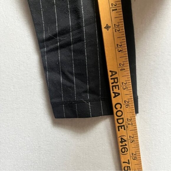 Lululemon Athletica pinstriped Capri leggings Sz 4 - Picture 6 of 8